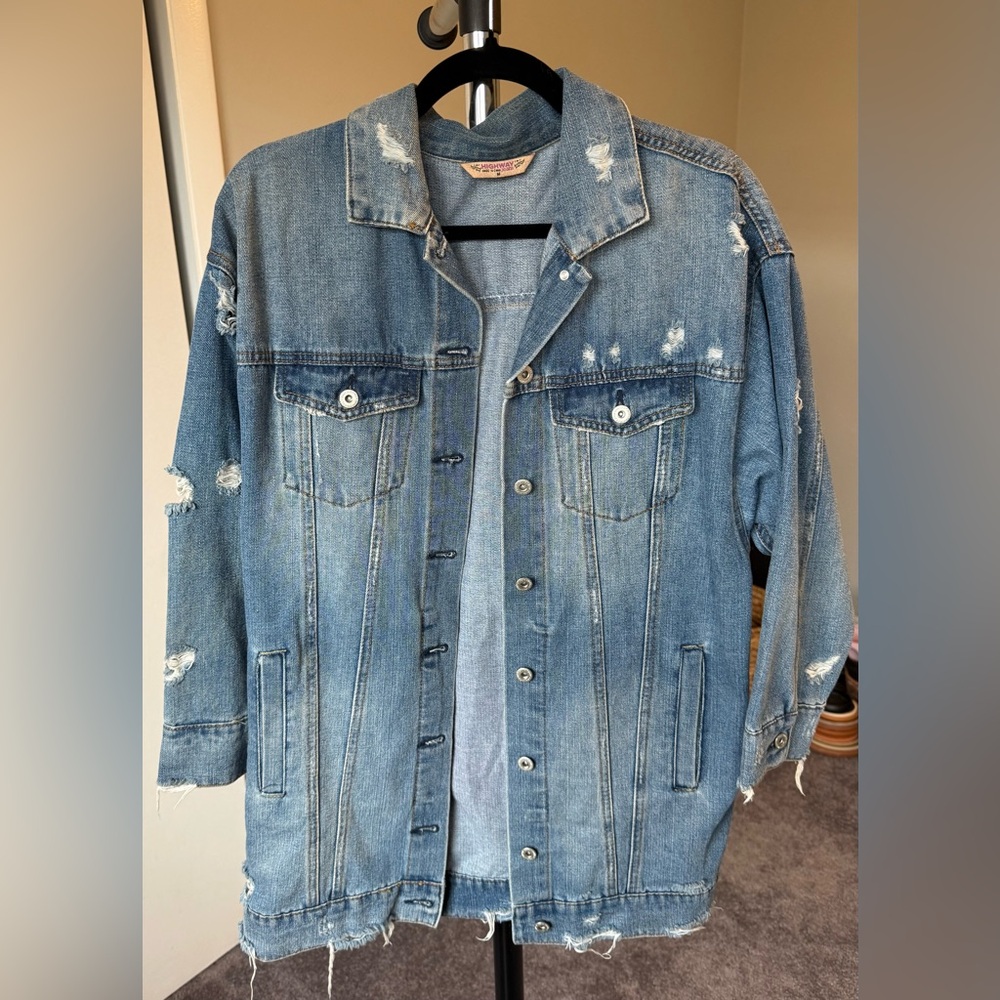 Long distressed denim jacket with pockets